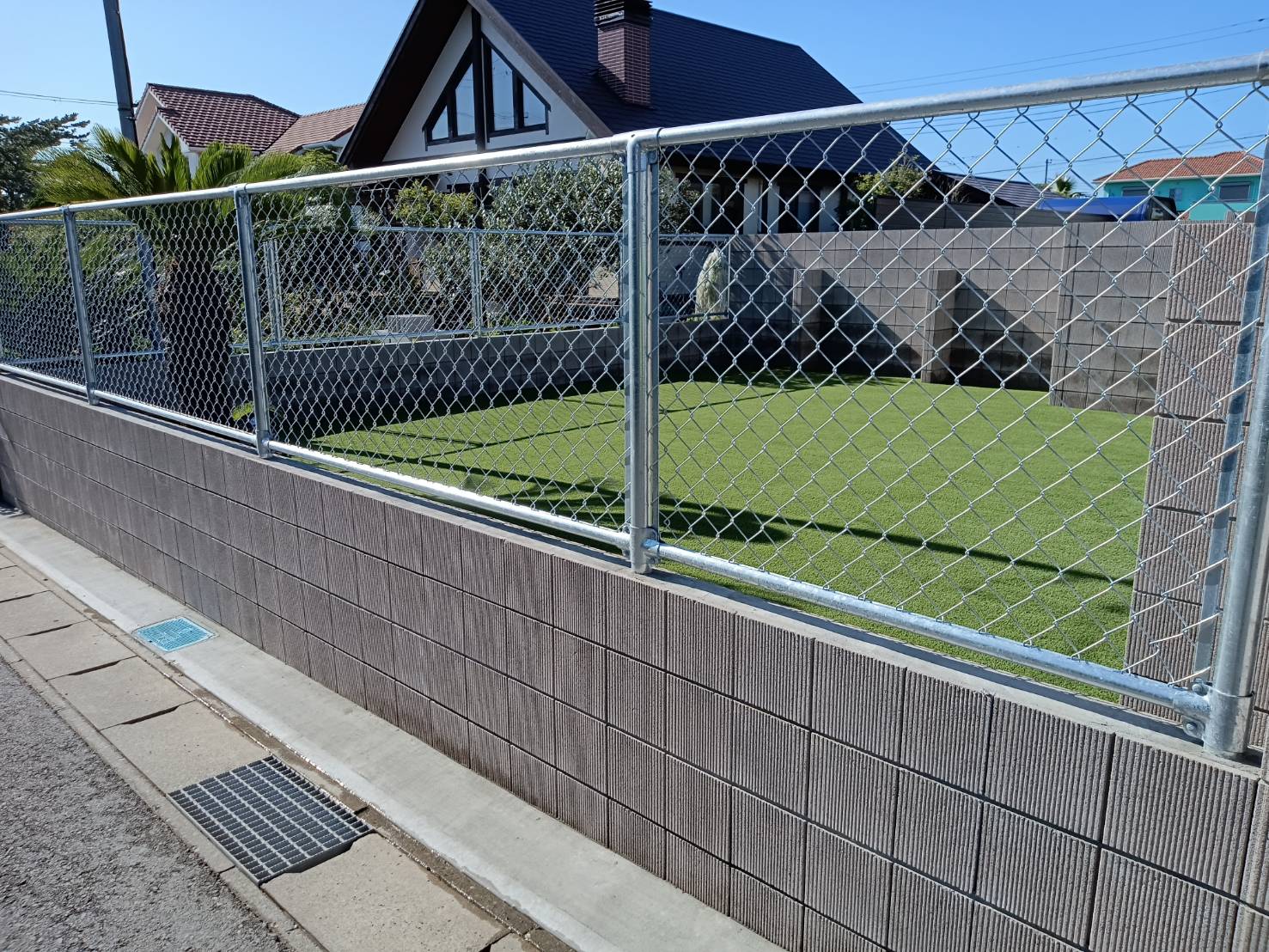 愛犬家も安心な人工芝のドッグラン